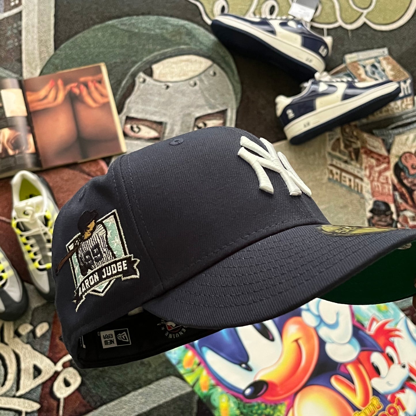 NAVY BLUE NEW YORK YANKEES (GREEN UV) AARON JUDGE SIDE PATCH FITTED HAT [OG GAMER EDITION]